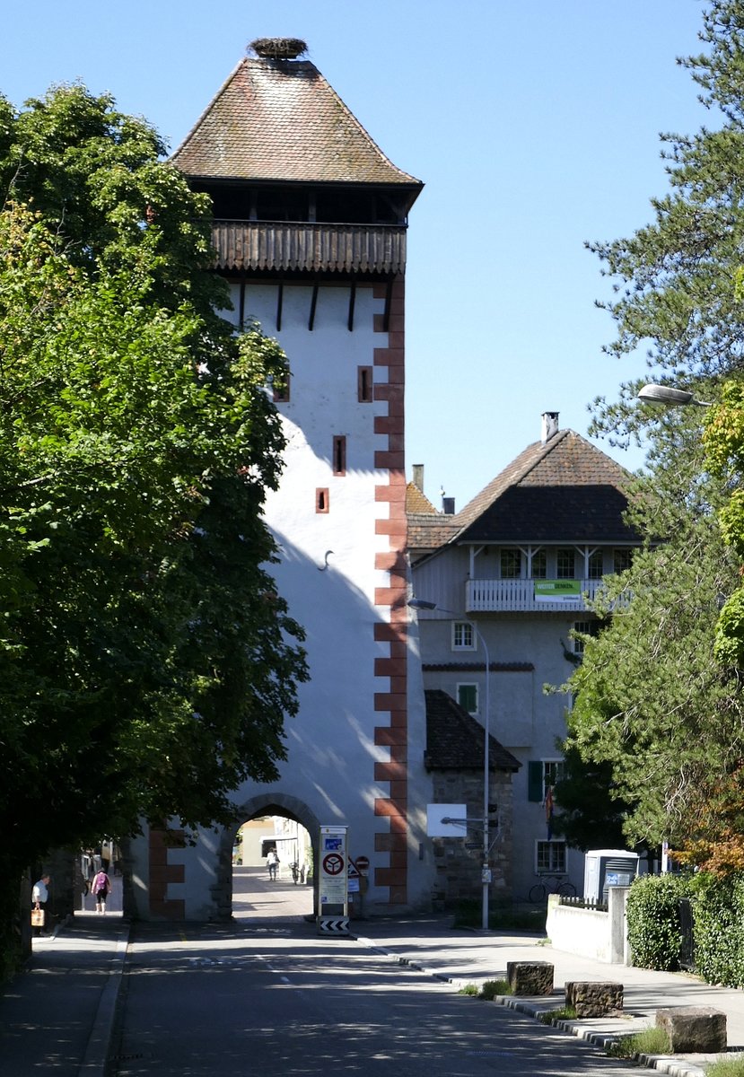 Rheinfelden AG, der Kupferturm oder Storchennestturm von 1360, stadteinwrts gesehen, Teil der mittelalterlichen Stadtbefestigung, Sept.2019