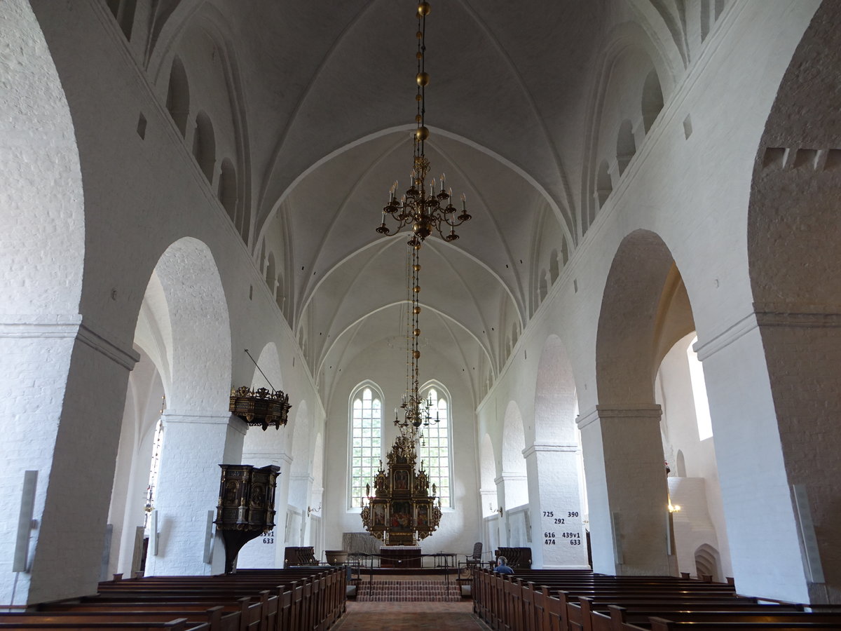 Ribe, Innenraum der Sankt Catharina Kirche, Altar und Kanzel 15. Jahrhundert (09.06.2018)