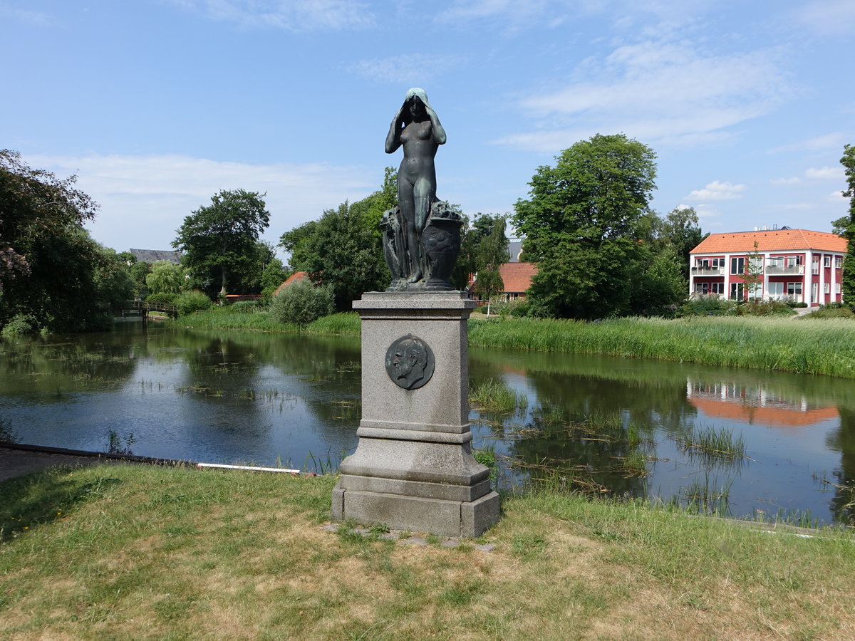 Ribe, Skulptur Kvinde an der Dagmarsgade Strae (09.06.2018)