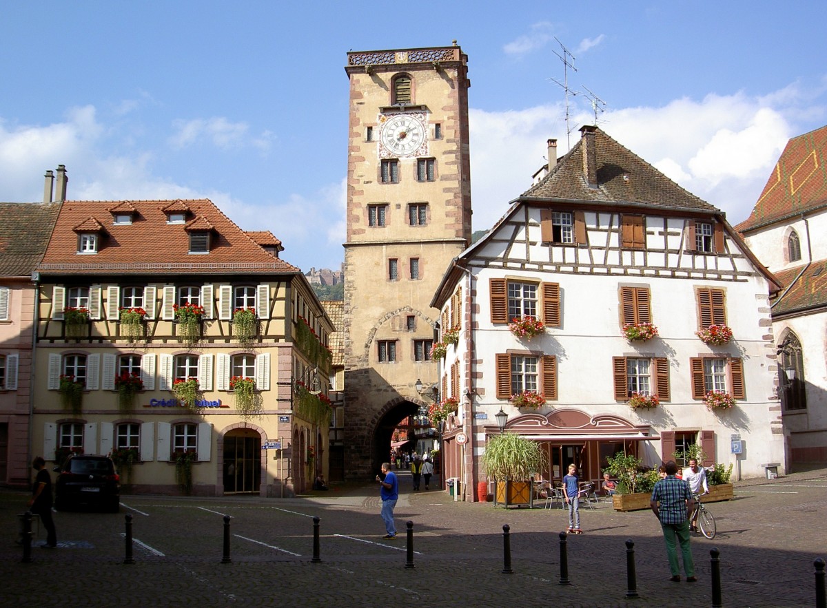 Ribeauville, Tour des Bouchers oder Metzgerturm aus dem 13. Jahrhundert (04.10.2014)