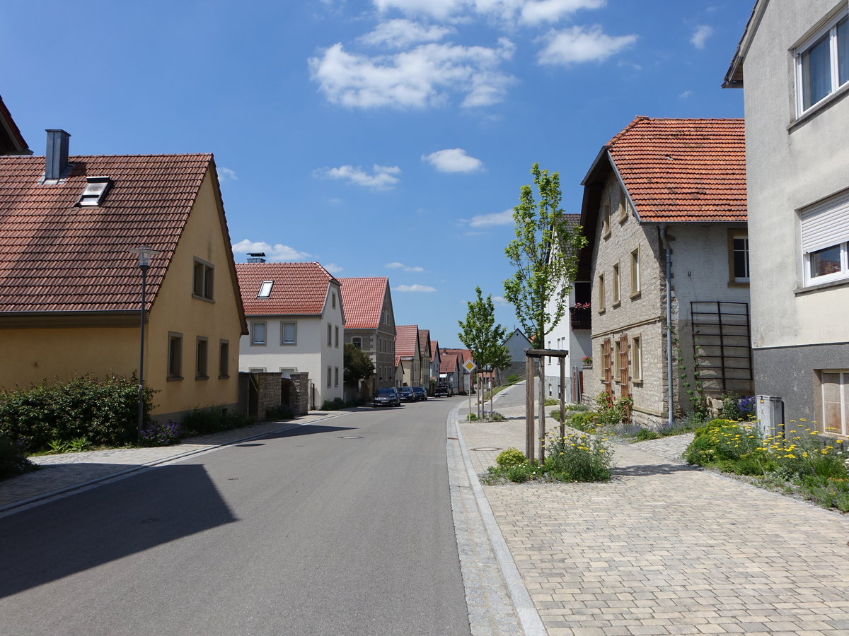 Rieden, Huser entlang der Hauptstrae (27.05.2017)