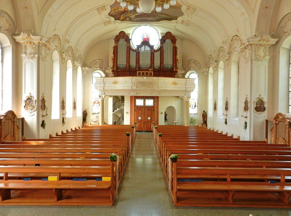 Rieden SG, Sankt-Magnus-Kirche. Die Kirche wurde von 1912 bis 1914 im neubarocken Stil erbaut. 1993/94 erfuhr die Pfarrkirche eine Aussen- und Innenrestauration. 2010 wurde die von der Firma Späth gebaute Orgel grundlegend restauriert - 05.05.2014
