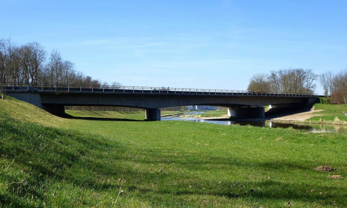 Riegel am Kaiserstuhl, die Autobahnbrcke der A5 ber die Elz, Mrz 2014