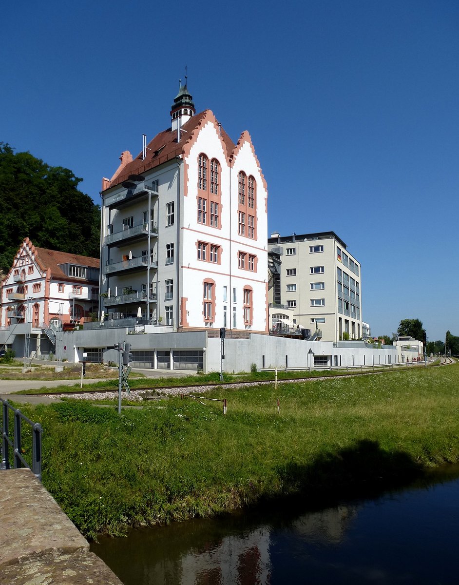 Riegel am Kaiserstuhl, die ehemalige Brauerei, umgebaut zur Luxus-Wohnanlage, Juli 2014