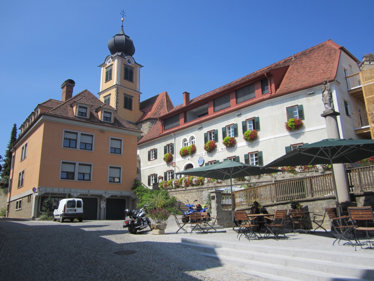 Riegersburg, Hauptplatz mit Pfarrkirche St. Martin (21.08.2013)