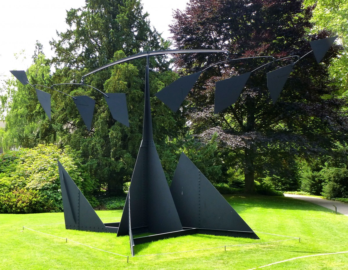 Riehen, Kunstwerk von Alexander Calder im Park am Kunstmuseum, Juni 2015