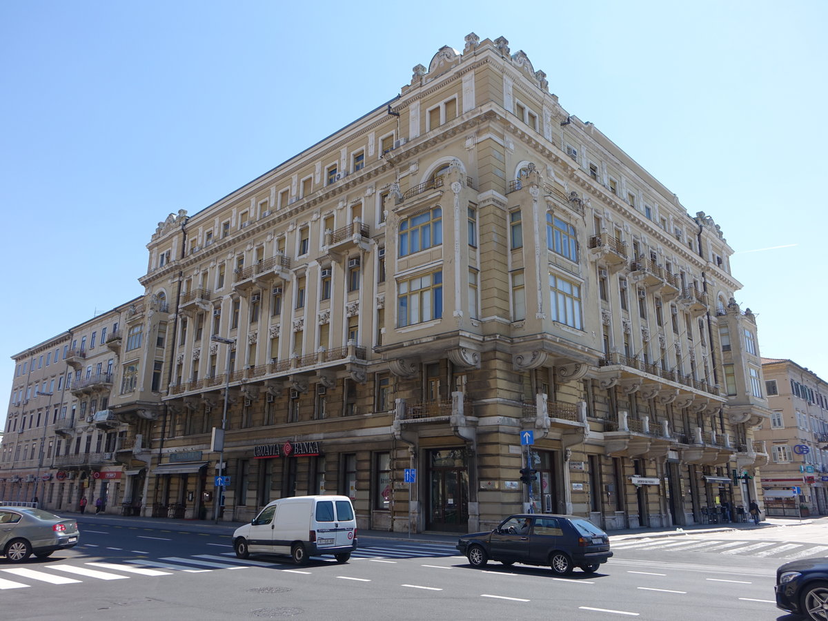 Rijeka, Gebude der Croatia Banka in der Riva Strae (30.04.2017)