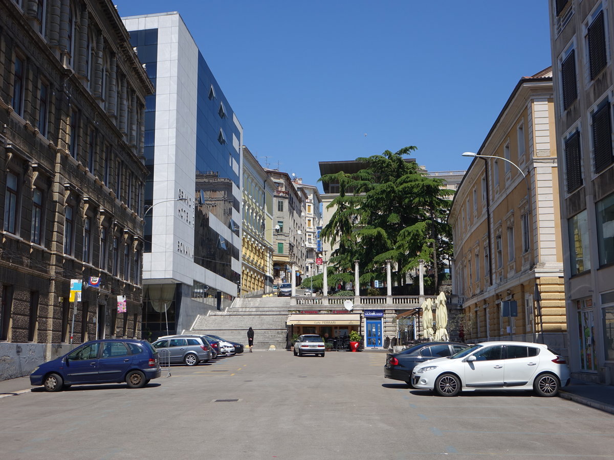 Rijeka, Gebude und Grand Hotel am Platz der 128. Brigade (30.04.2017)