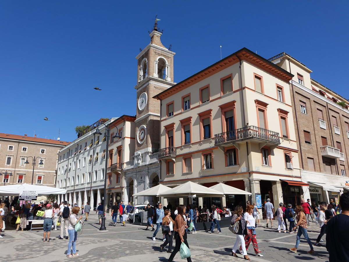 Rimini, historischer Uhrturm an der Piazza Tre Martiri (21.09.2019)