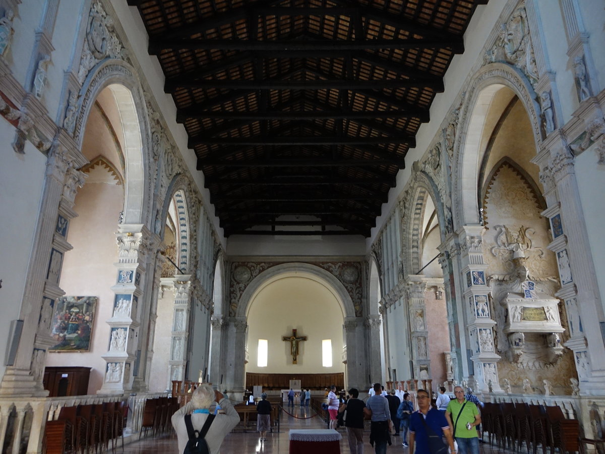 Rimini, Innenraum des Tempio Malatestiano, Fresken von Piero della Francesca (21.09.2019)