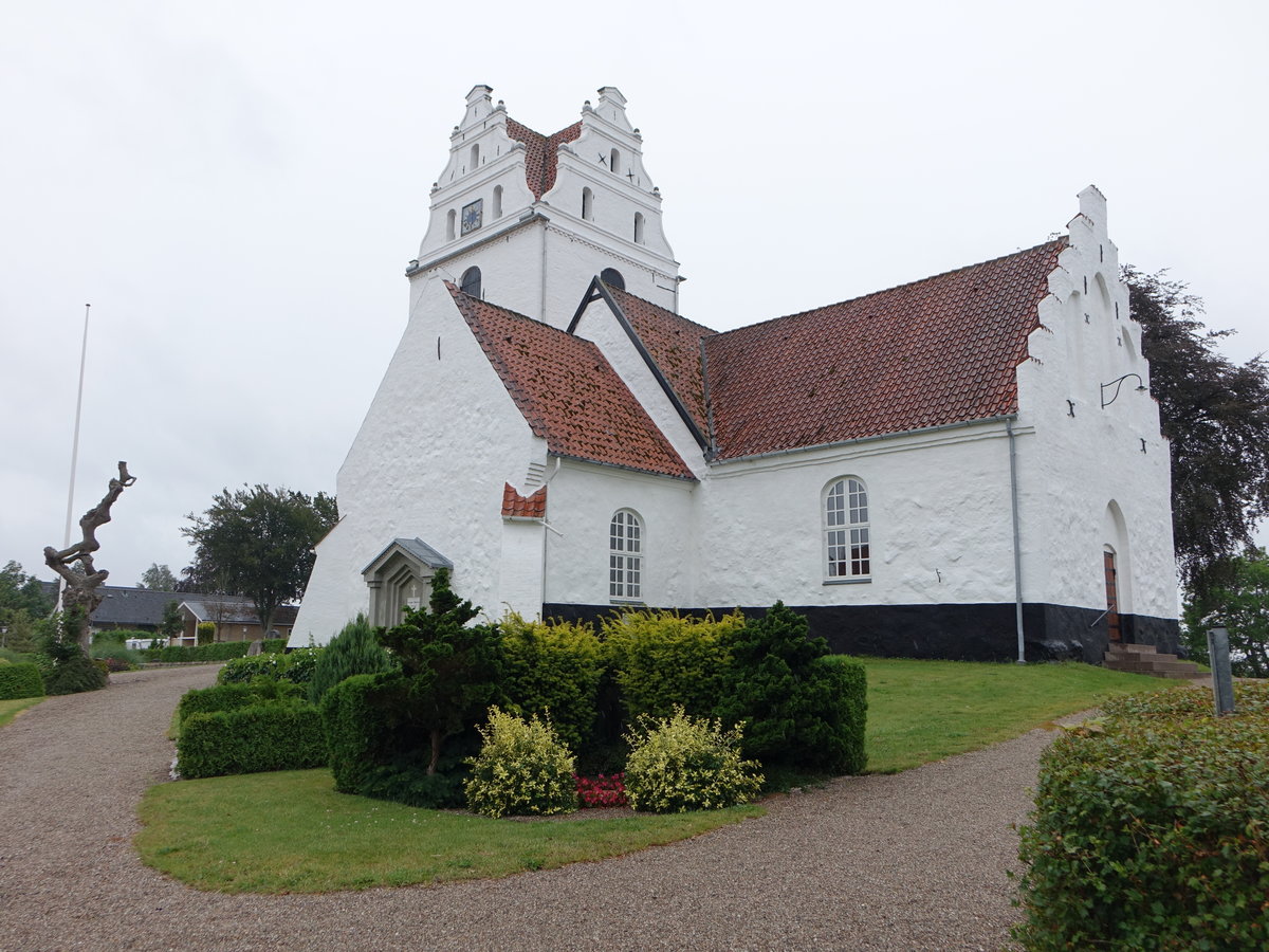 Ringe, romanische Dorfkirche, erbaut im 11. Jahrhundert (22.07.2019)