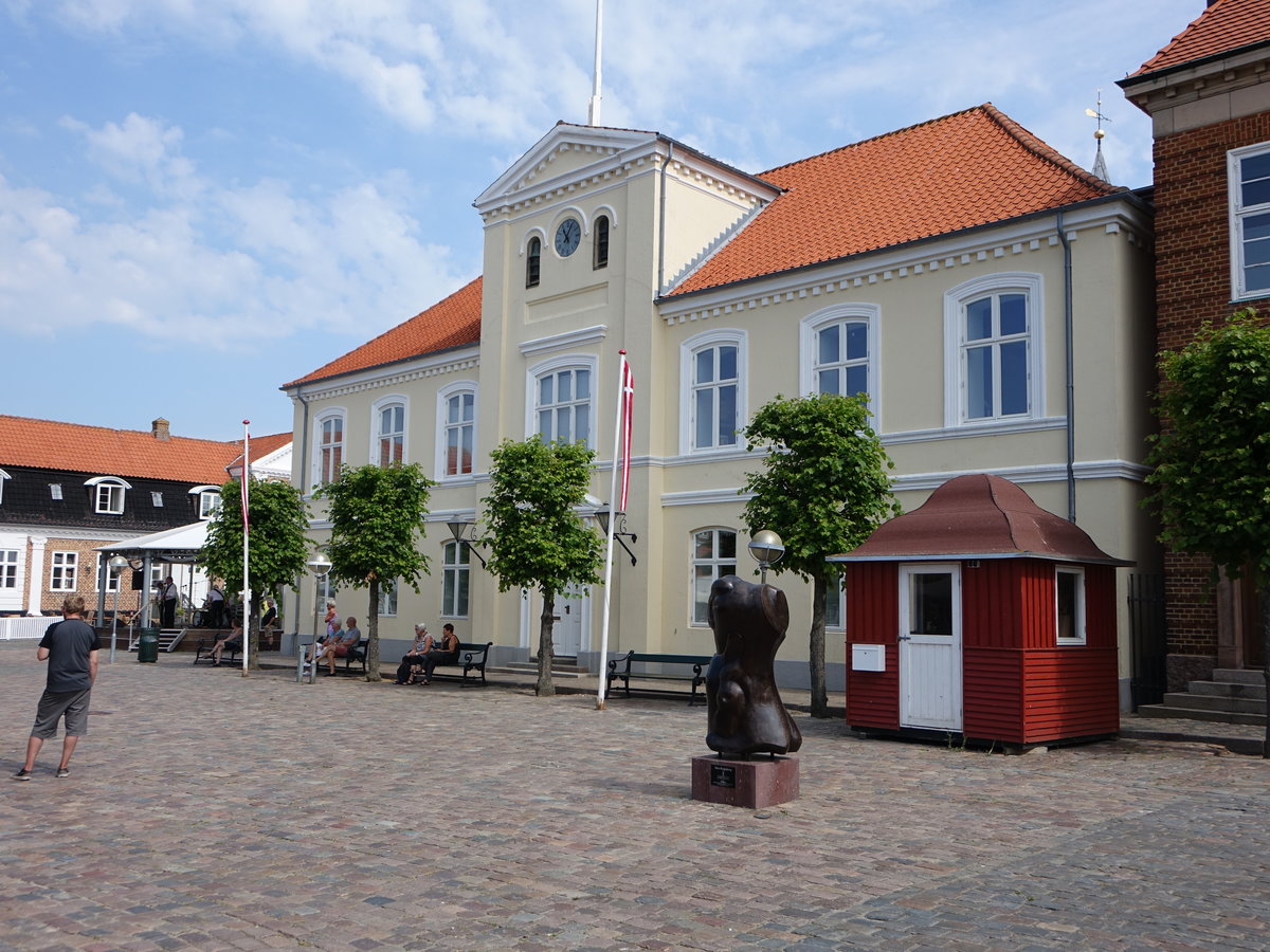 Ringkobing, altes Rathaus am Torvet, erbaut 1849 (09.06.2018)