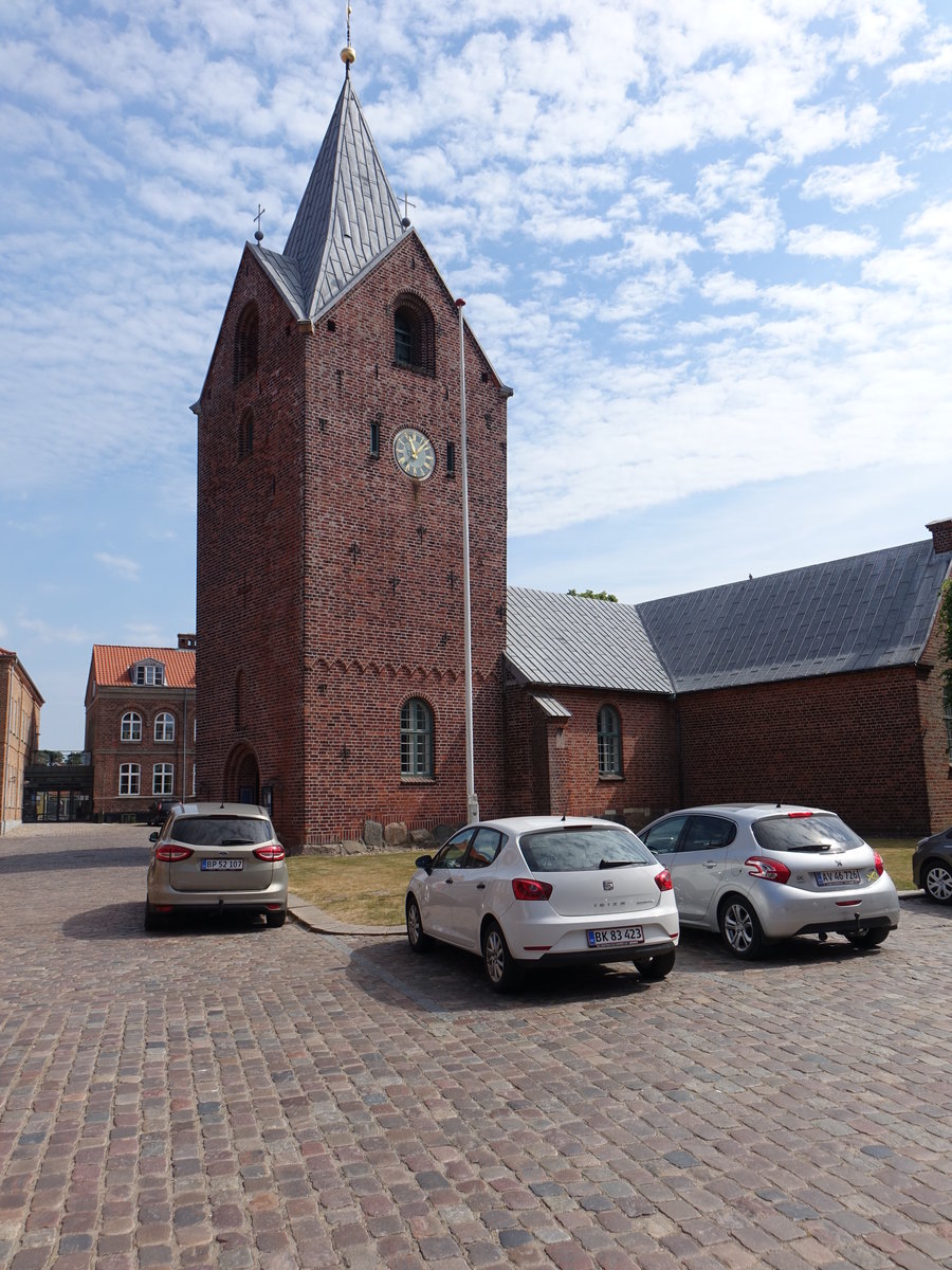 Ringkobing, Ev. kirche, gotische Backsteinkirche, gewlbtes Langhaus mit dreiseitigem Ostabschlu, erbaut im 15. Jahrhundert (09.06.2018)