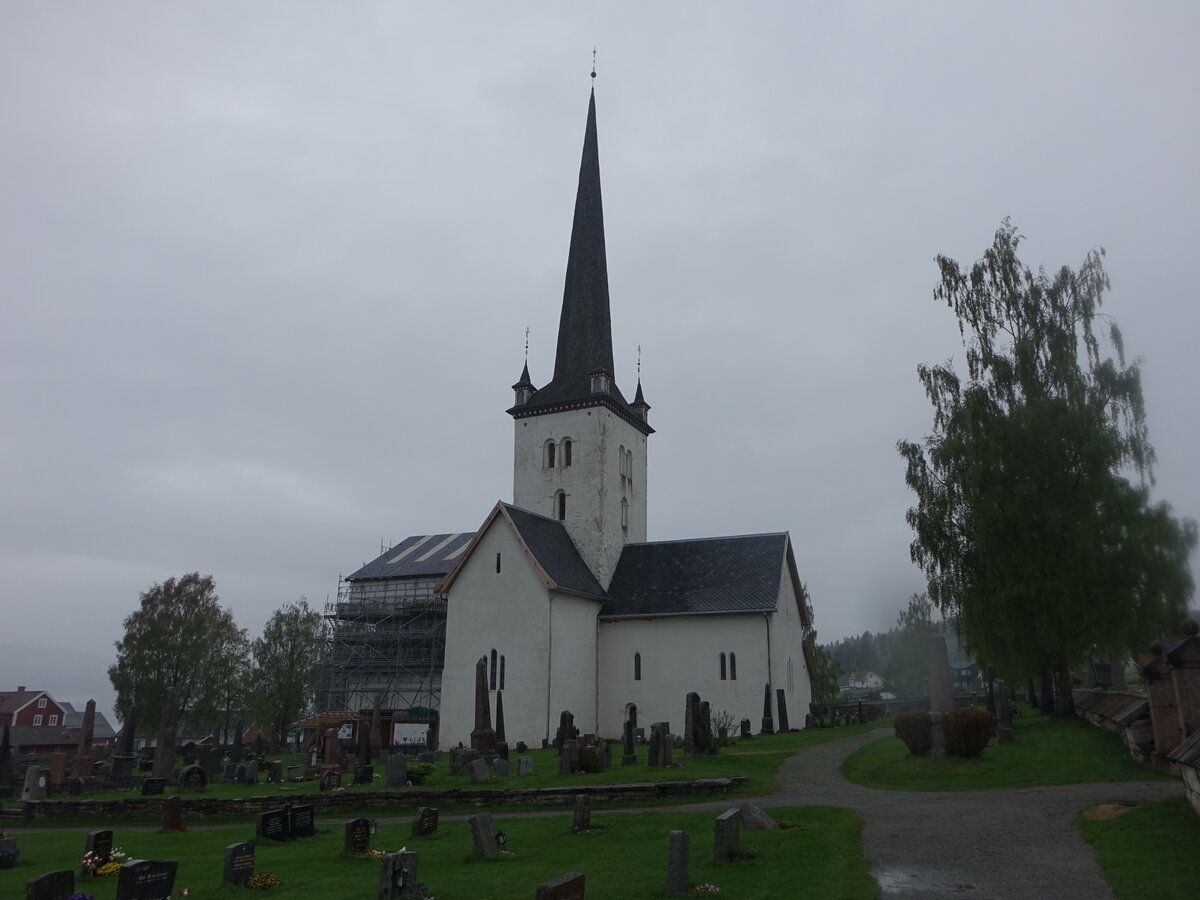 Ringsaker, evangelische St. Olav Kirche, erbaut bis 1150, romanische Steinkirche (23.05.2023)