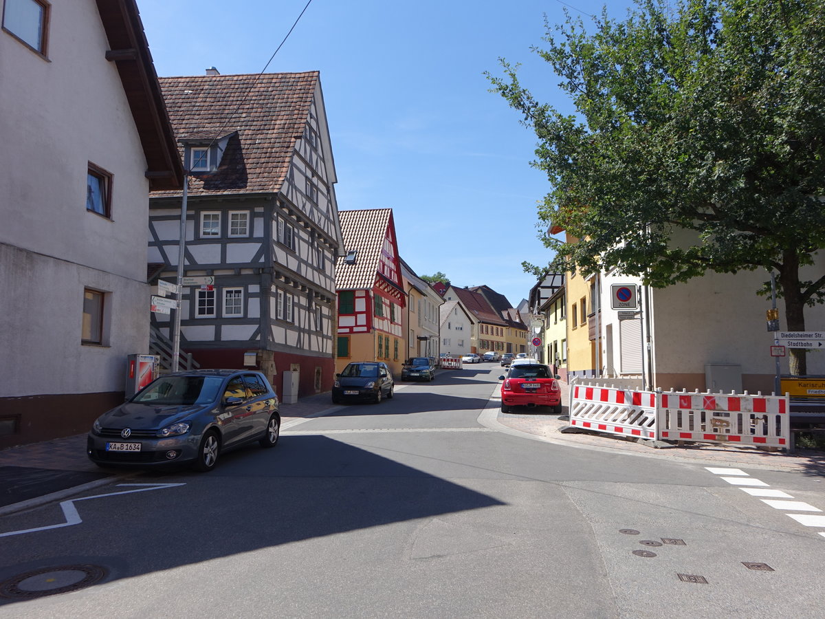 Rinklingen, Fachwerkhuser entlang der Hauptstrae (12.07.2018)