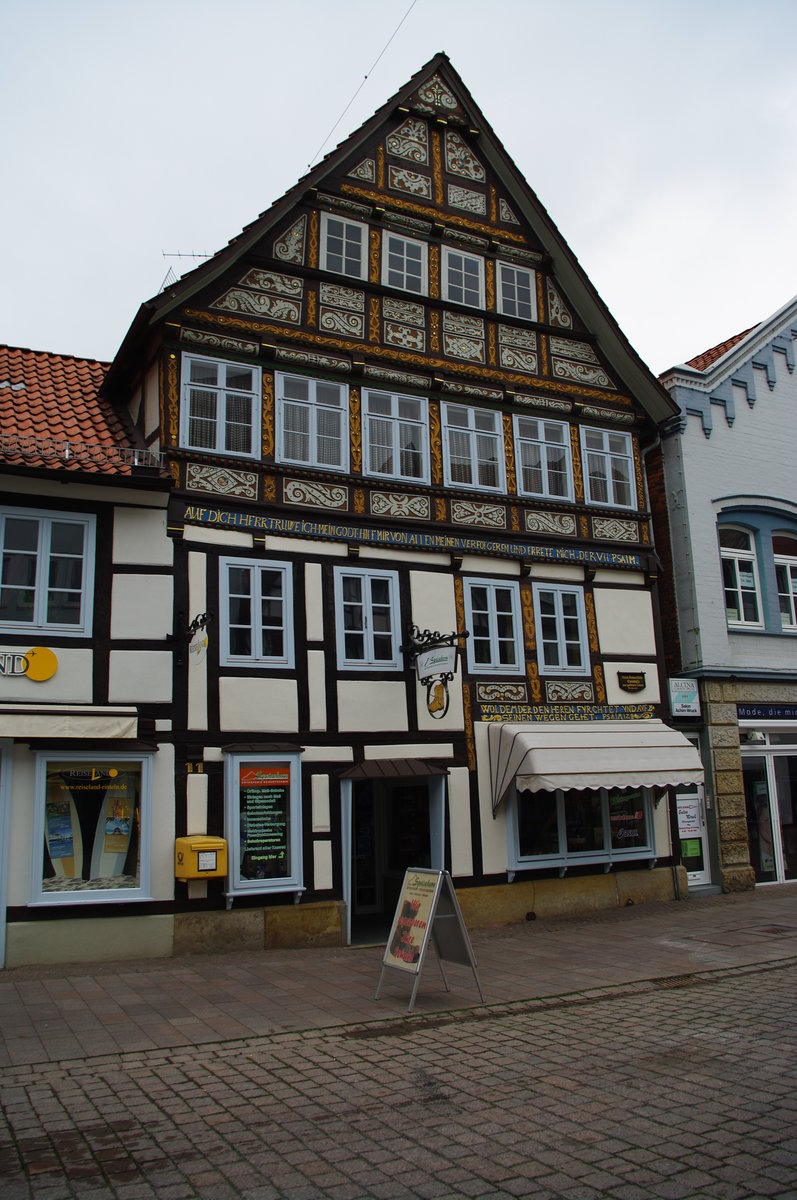 Rinteln, historisches Fachwerkhaus in der Weserstraße (11.05.2010)