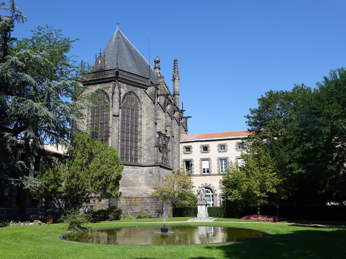 Riom, Kapelle Sainte-Chapelle im Justizpalast, erbaut im 14. Jahrhundert von Jean de Berry, Palais de Justice erbaut im 19. Jahrhundert (20.09.2016)