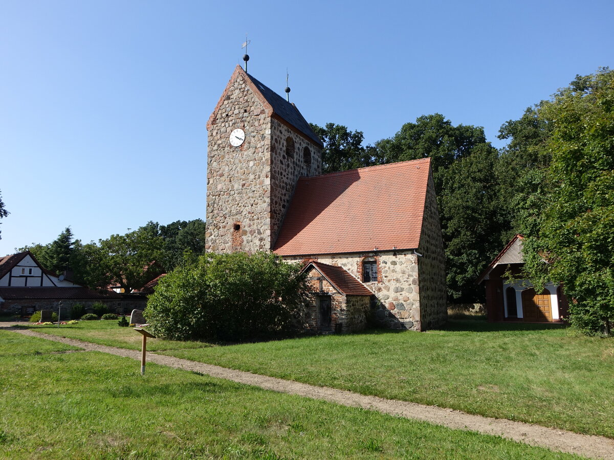 Ritzleben, evangelische Kirche, romanische Saalkirche aus dem 13. Jahrhundert (13.08.2025)