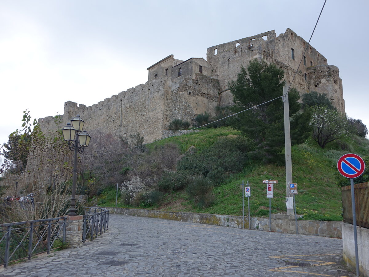 Rocca Imperiale, Castello Svevo, erbaut im 13. Jahrhundert durch Kaiser Friedrich (01.03.2023)
