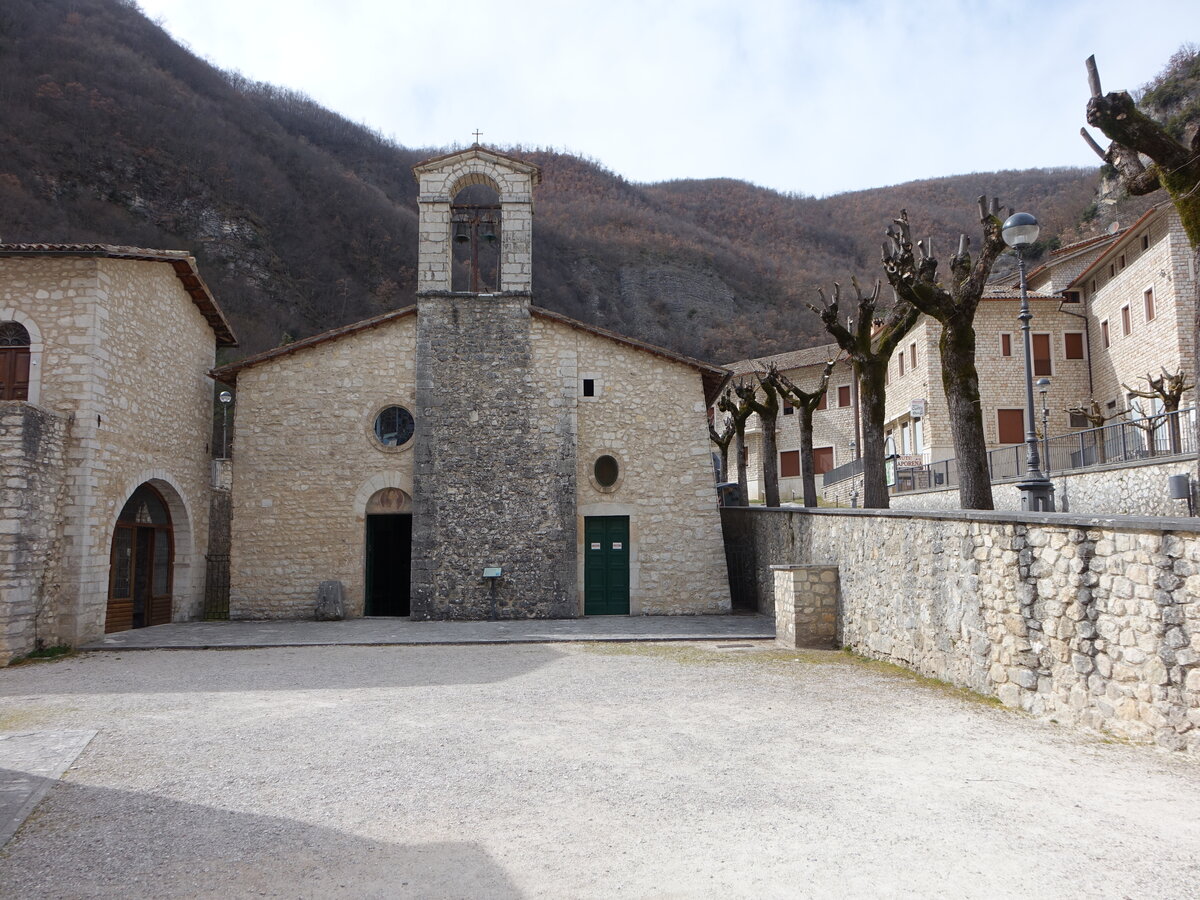 Roccaporena, Pfarrkirche San Montano, erbaut im 12. Jahrhundert (28.03.2022)