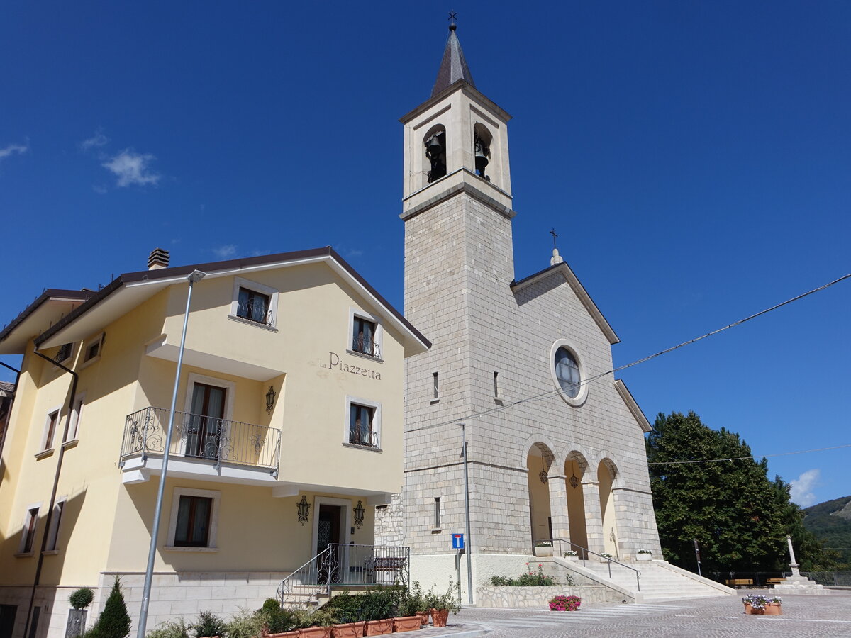 Roccaraso, Pfarrkirche St. Maria Assunta an der Piazza Venti Settembre (17.09.2022)