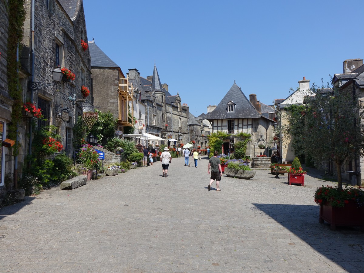 Rochefort-en-Terre, Place Central (16.07.2015)