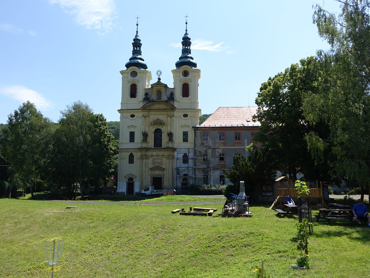 Rocov / Rotschow, Klosterkirche Maria Himmelfahrt, erbaut von 1746 bis 1750 durch Kilian Ignaz Dientzenhofer, ehem. Augustinerkloster, knstlerische Ausstattung von Josef Kramolin und W. Reiner (27.06.2020)