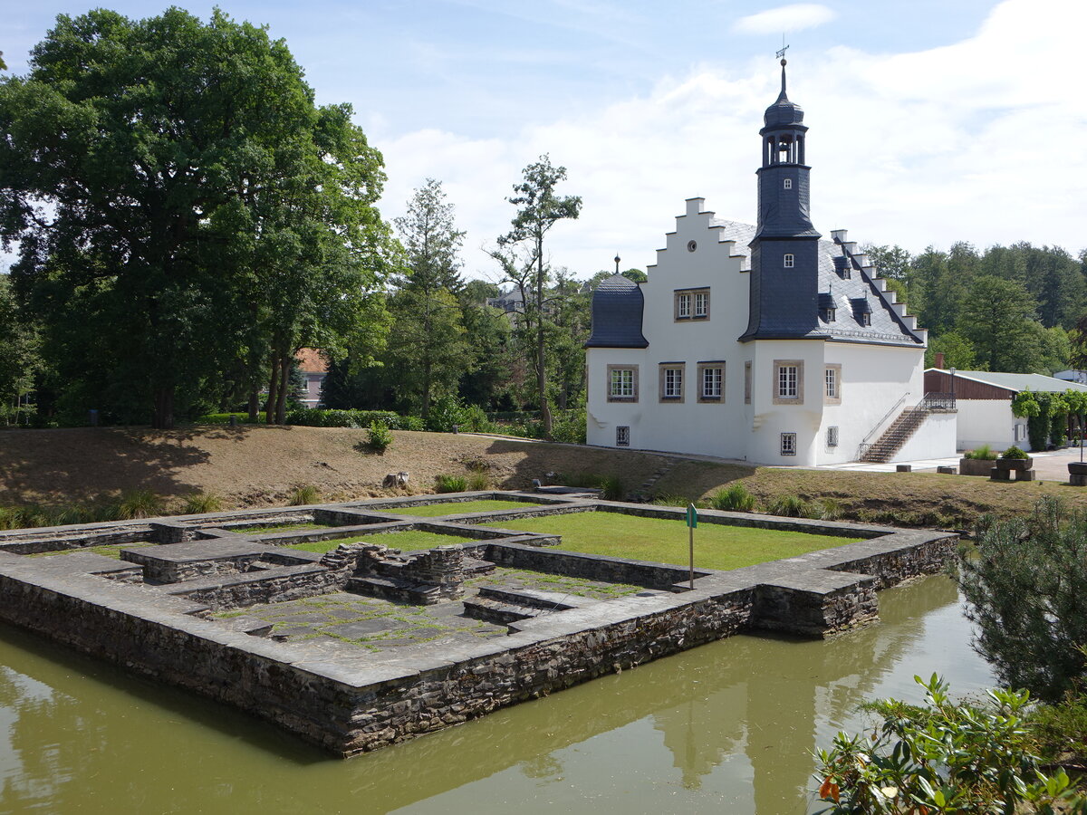 Rodewisch, Schloinsel mit Museum Gltzsch, im Vordergrund die Grundmauern des Festen Hauses Gltzsch (23.07.2023)