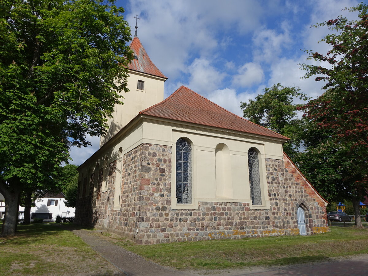 R�ddelin, evangelische Kirche, Feldsteinkirche aus dem 13. Jahrhundert, erneuert von 1806 bis 1809 (28.05.2026)