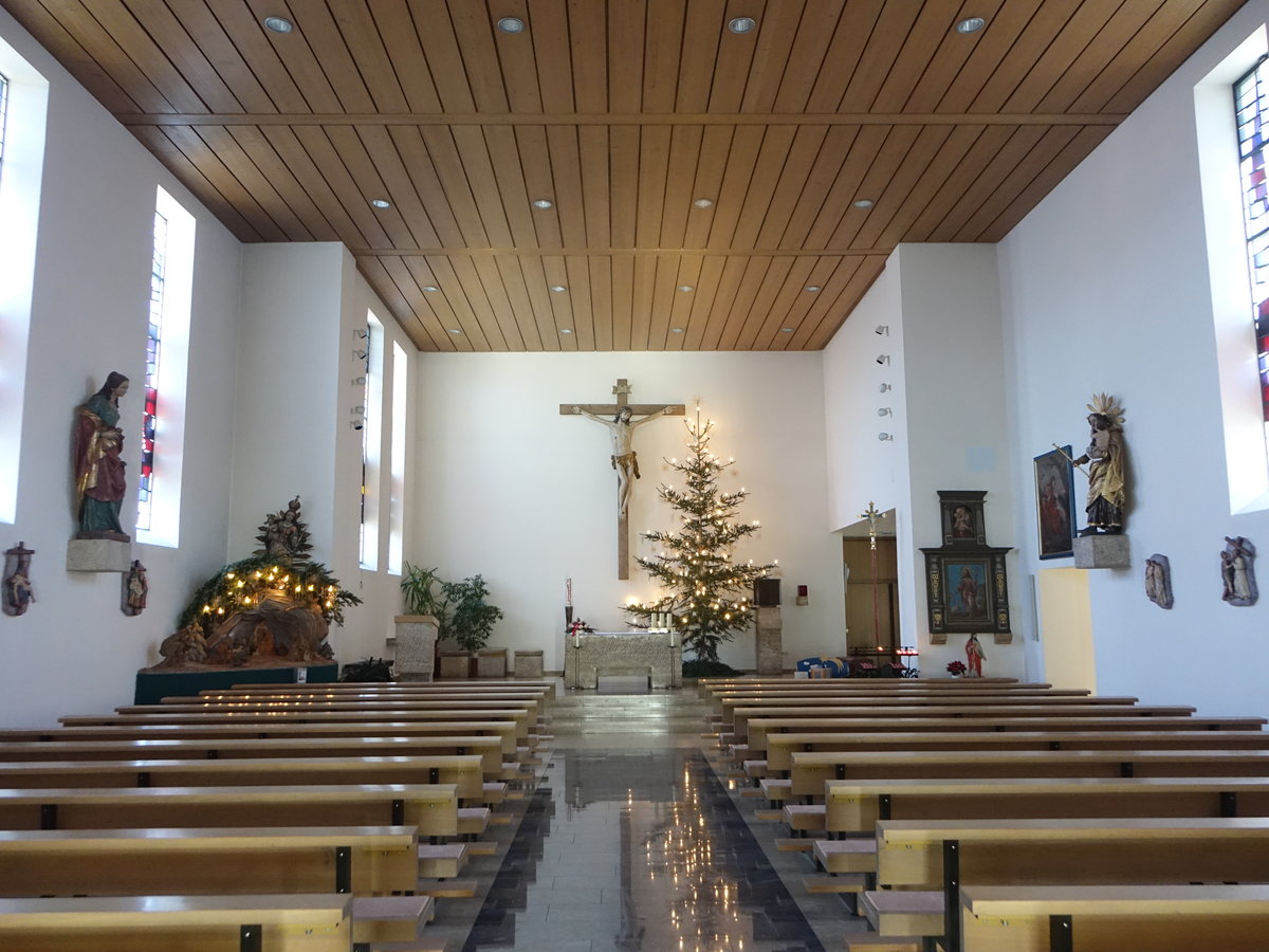 Rdelfingen, moderner Innenraum der kath. Pfarrkirche St. Leodegar (25.12.2018)