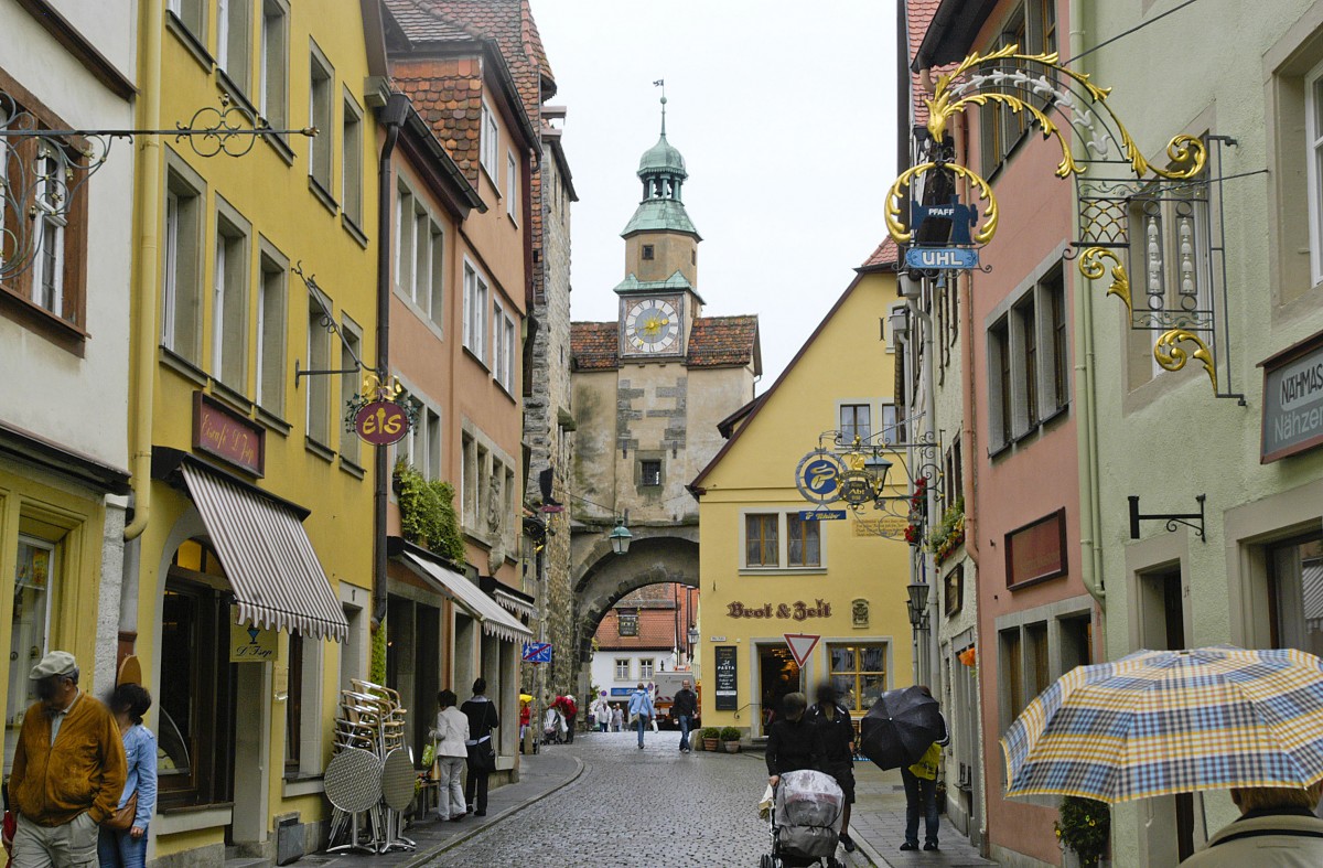 Rderbogen und Markusturm in Rothenburg ob der Tauber. Aufnahme: August 2008.