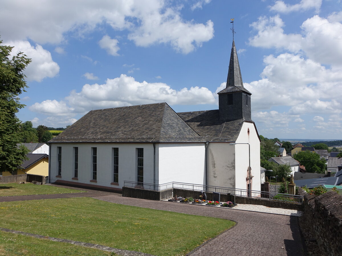 Rhl, kath. Pfarrkirche St. Martin, Saalbau von 1813, verlngert 1951 (23.06.2022)