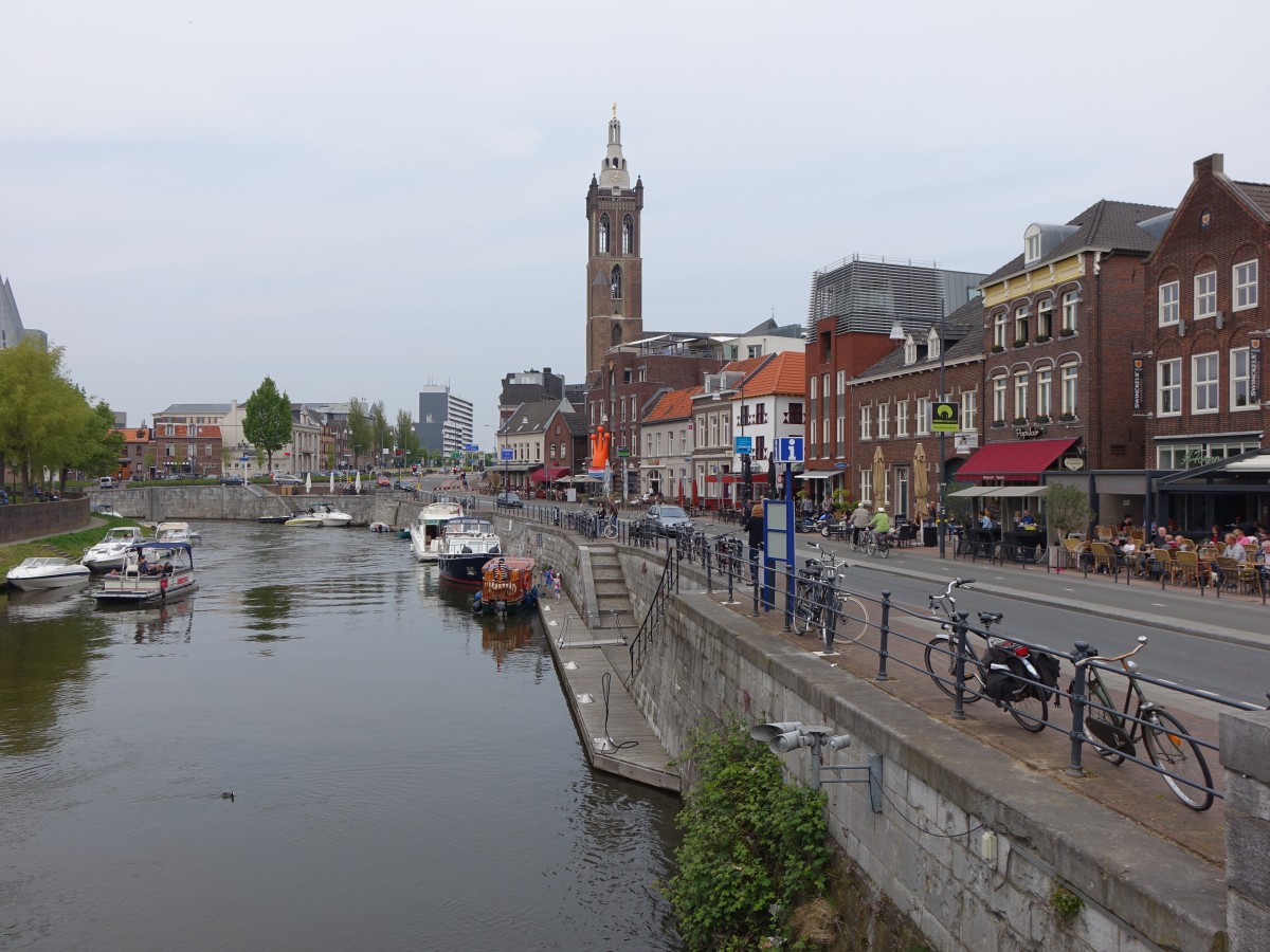 Roermond, Roerkade und Christoffelkathedrale an der Roer (02.05.2015)