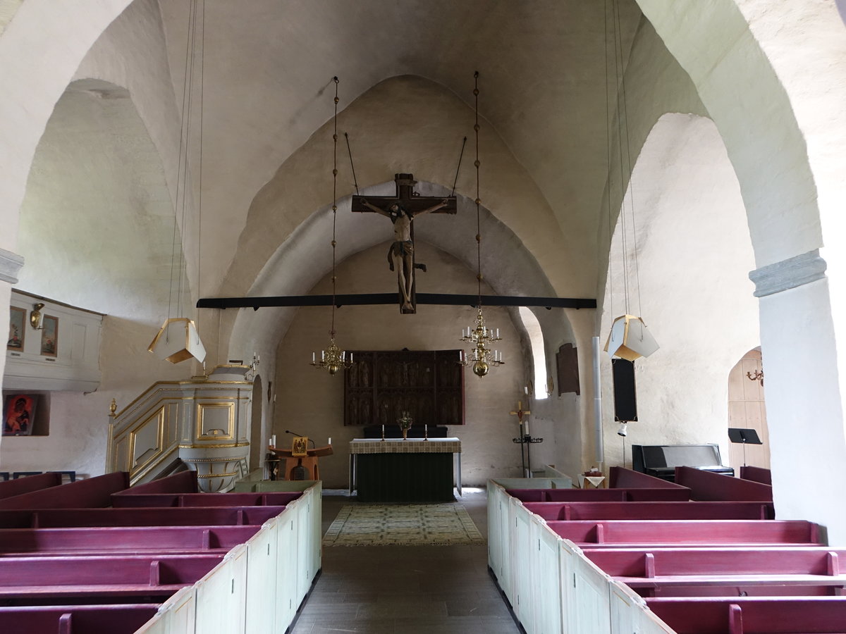 Rogslösa, Innenraum der Ev. Kirche, Altarschrein 15. Jahrhundert, Kanzel von 1797 (15.06.2017)