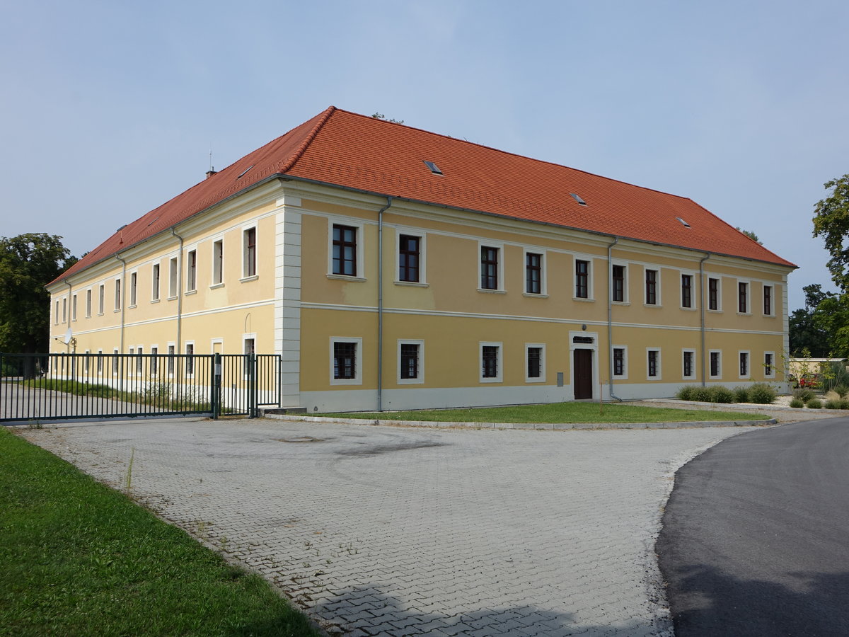 Rohovce, Landschloss im Barockstil mit einem Park (28.08.2019)