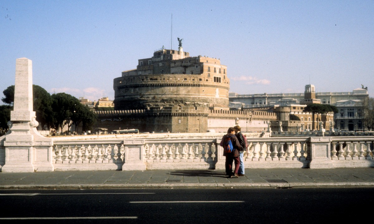 Roma / Rom Castel Sant' Angelo / Engelsburg (ursprnglich Hadrians Mausoleum) im Februar 1993.