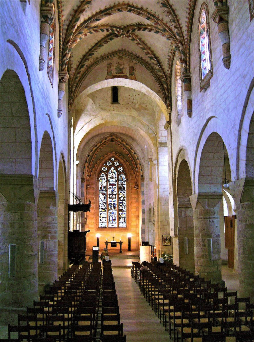 Romainmtier, romanische Stiftskirche. Innenansicht in Richtung Osten und Chor - 18.07.2009