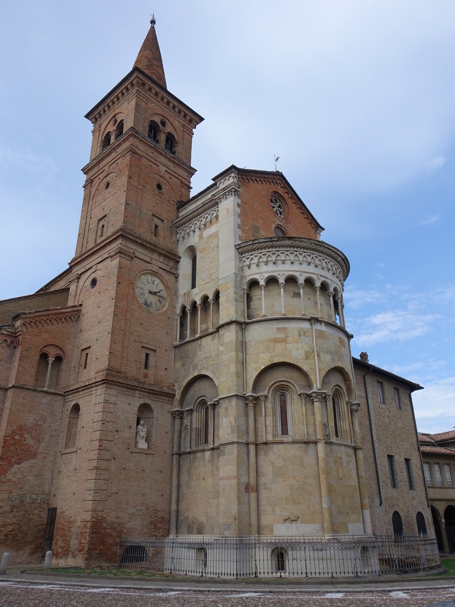 Romanischer Dom San Donnino in Fidenza, erbaut im 12. Jahrhundert (10.10.2016) 