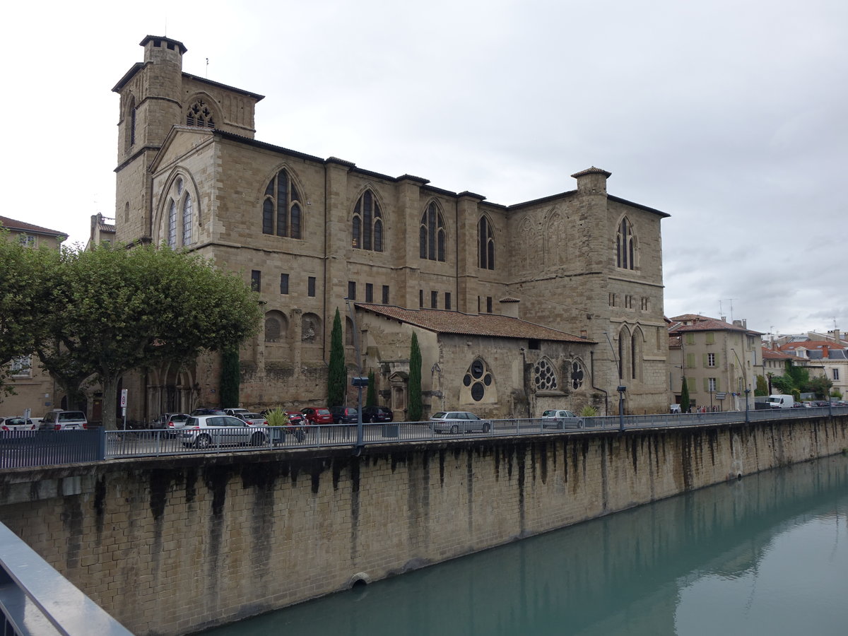 Romans-sur-Isere, ehem. Abteikirche Saint-Bernard, erbaut im 12. Jahrhundert, Glockenturm erbaut im 14. Jahrhundert (18.09.2016) 