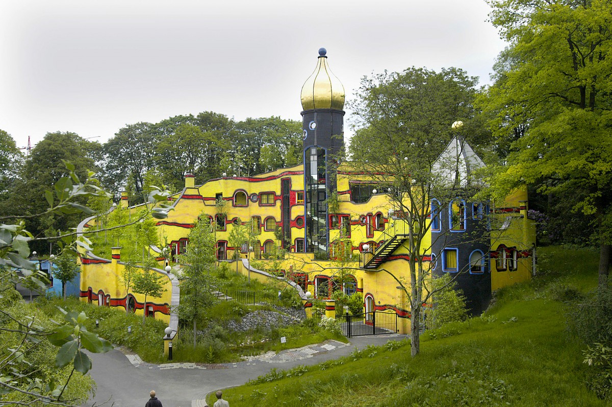 Ronald McDonald Haus Essen - das Hundertwasser Haus im Grugapark. Aufnahme: Mai 2007.