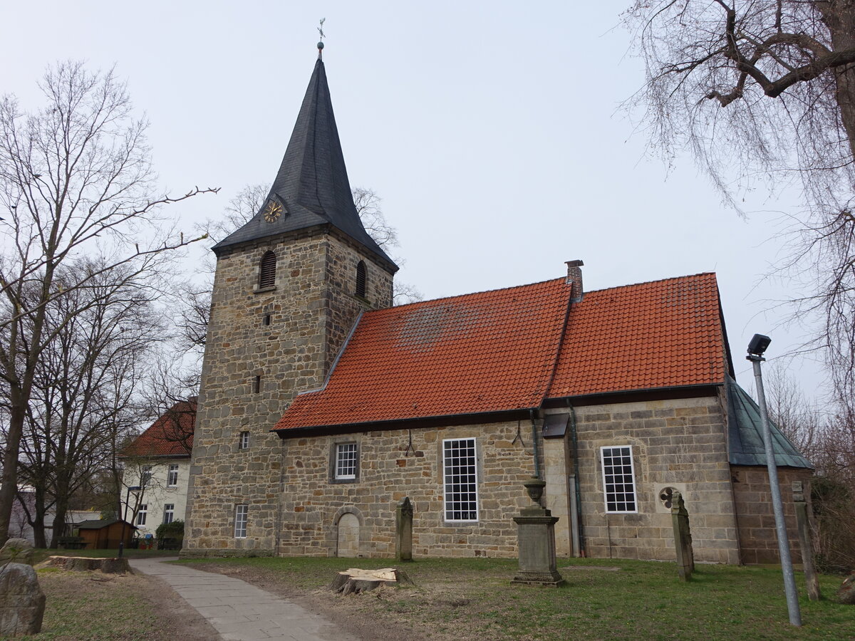 Ronneberg, evangelische St. Michaelis Kirche, erbaut im 12. Jahrhundert (24.03.2026)