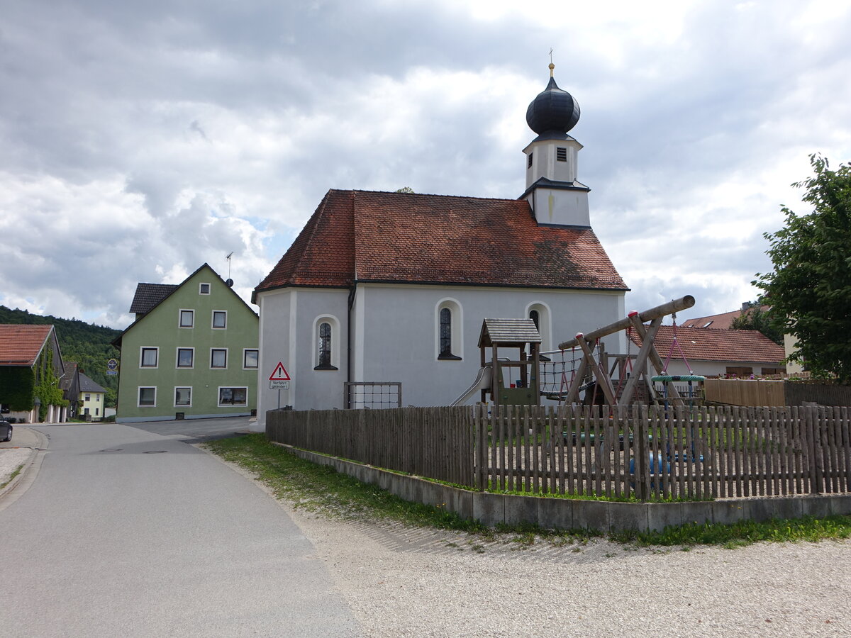 Ronsolden, Pfarrkirche St. Maria und Margaretha, Saalbau mit eingezogenem Polygonalchor, erbaut im 13. Jahrhundert, Chor von 1719 (20.08.2017)