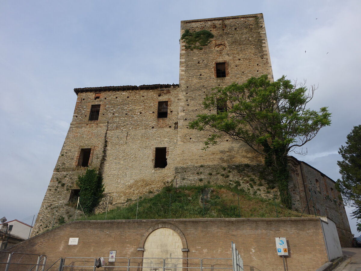 Rosciano, Torre e Palazzo de Felice, erbaut im 13. Jahrhundert (26.05.2022)