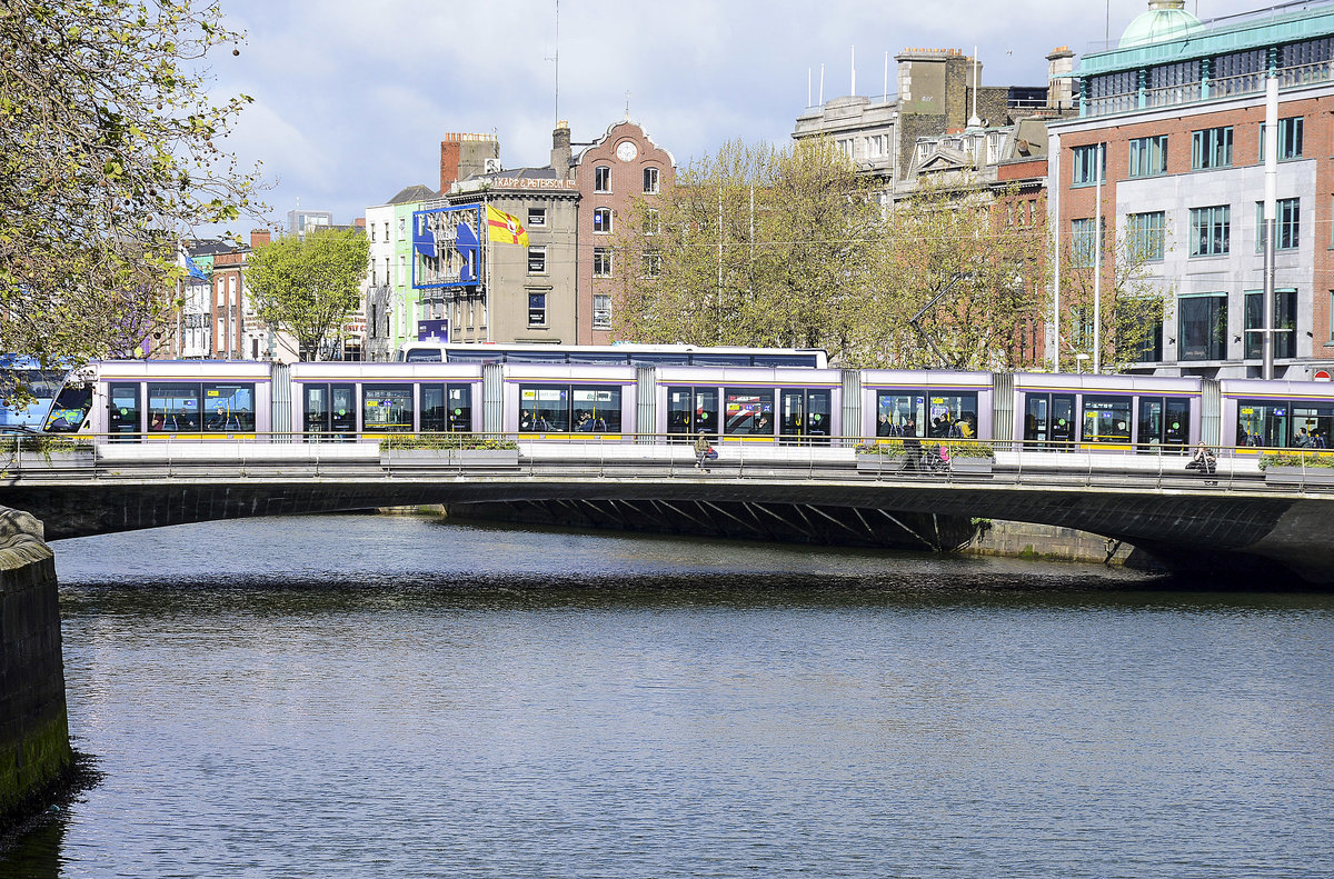 Rosie Hacket Bridge ber dem Liffey in Dublin. Aufnahme: 10. Juni 2018.
