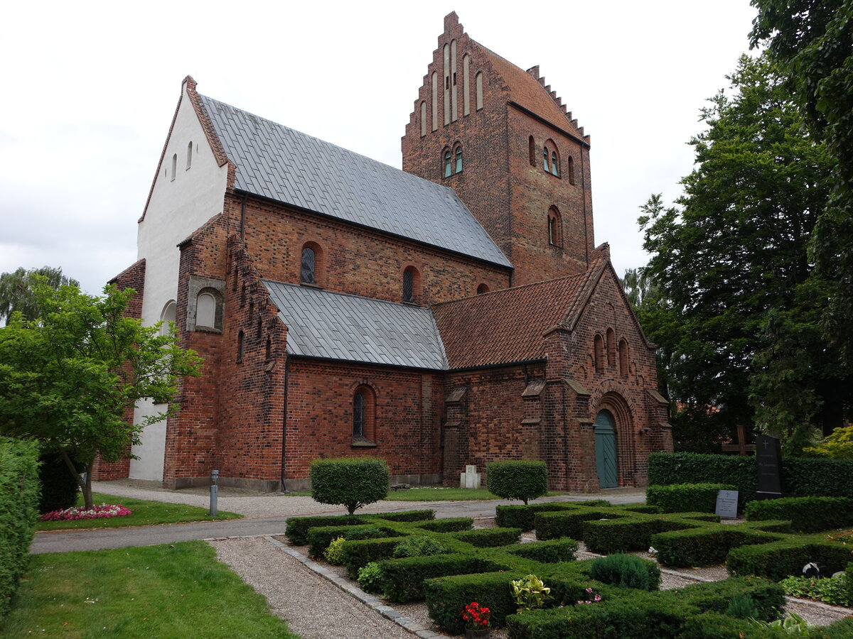 Roskilde, Frauenkirche, Vor Frue Kirke in der Kirkegade, erbaut im 12. Jahrhundert (21.07.2021)