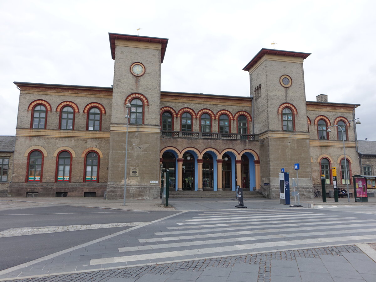 Roskilde, neoklassizistischer Bahnhof am Hestetorvet, erbaut 1847 (21.07.2021)