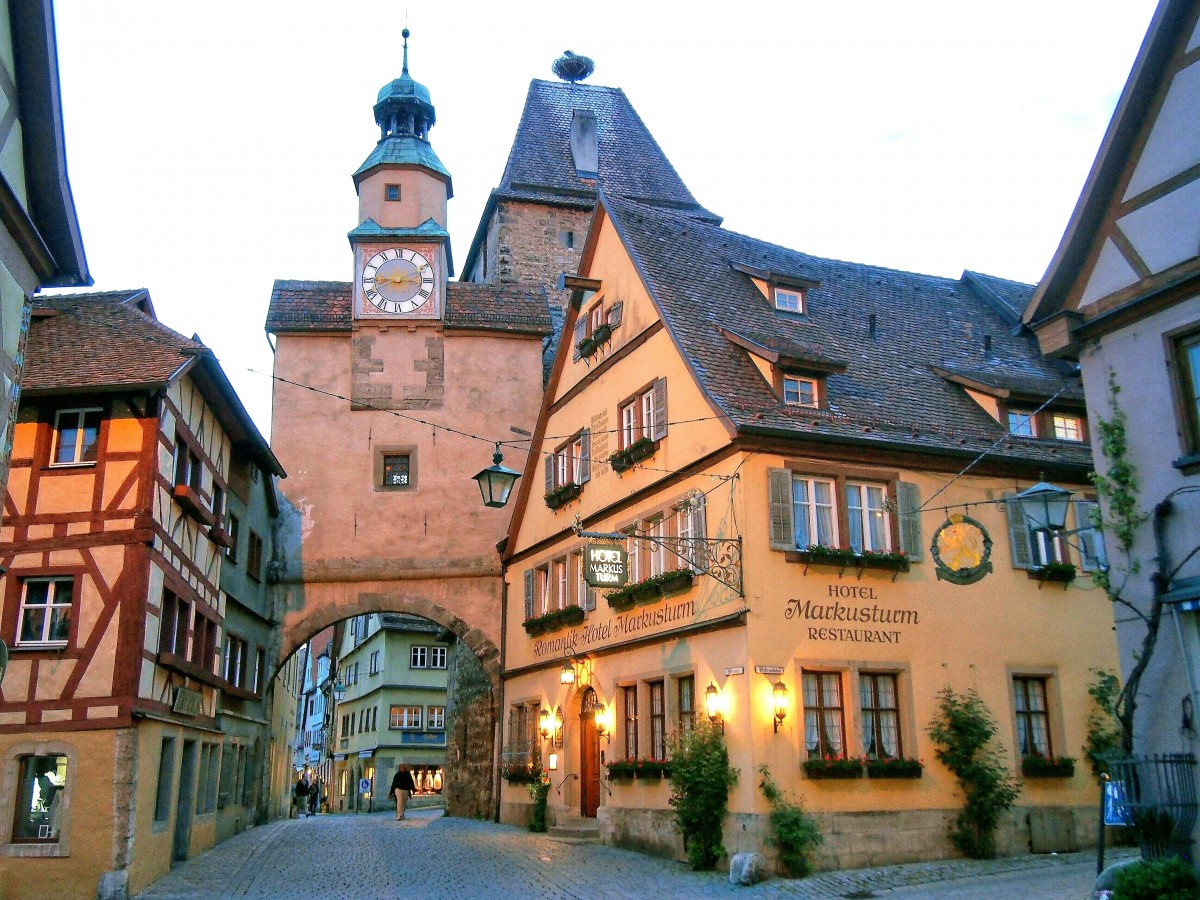 Rothenburg ob der Tauber, Markusturm mit Rderbogen (19. Mai 2015)