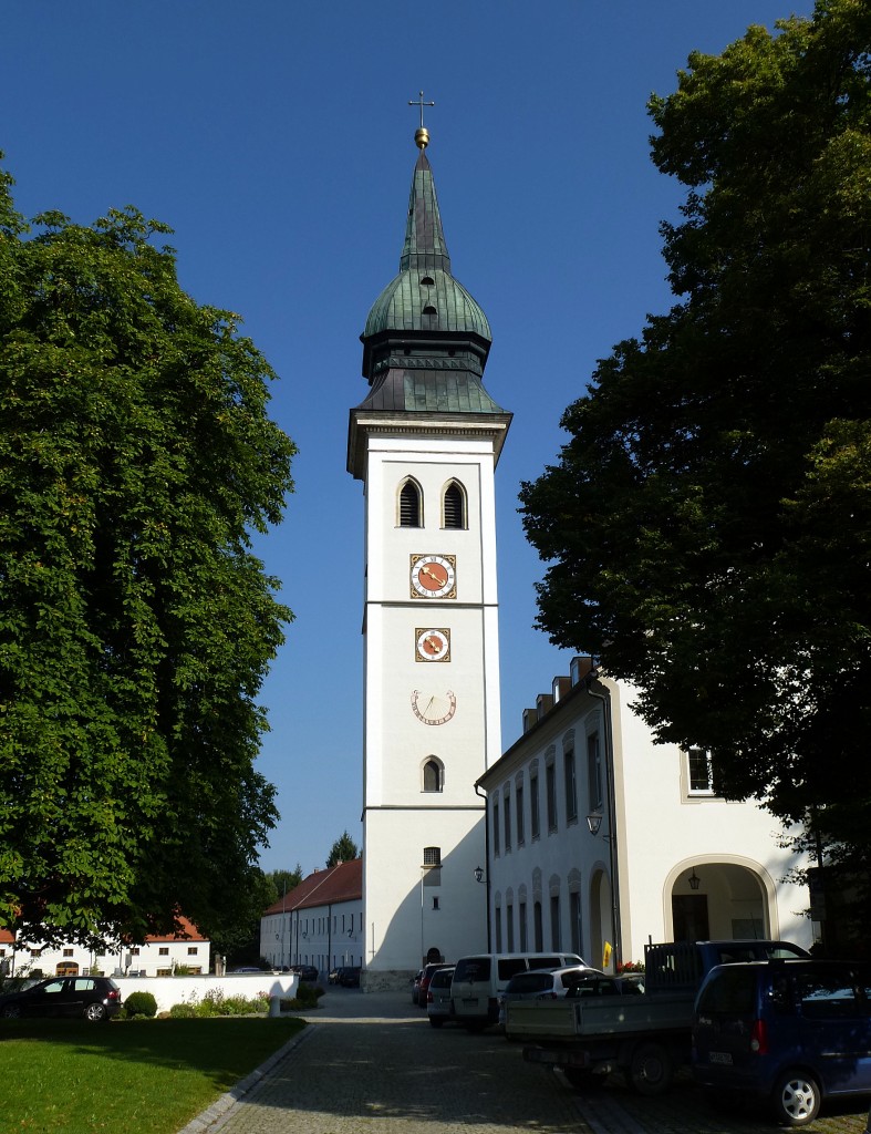 Rottenbuch, Blick zum freistehenden Glockenturm der ehemaligen Stiftskirche Mari Geburt, der 67m hohe Turm wurde 1439 erbaut, Sept.2014