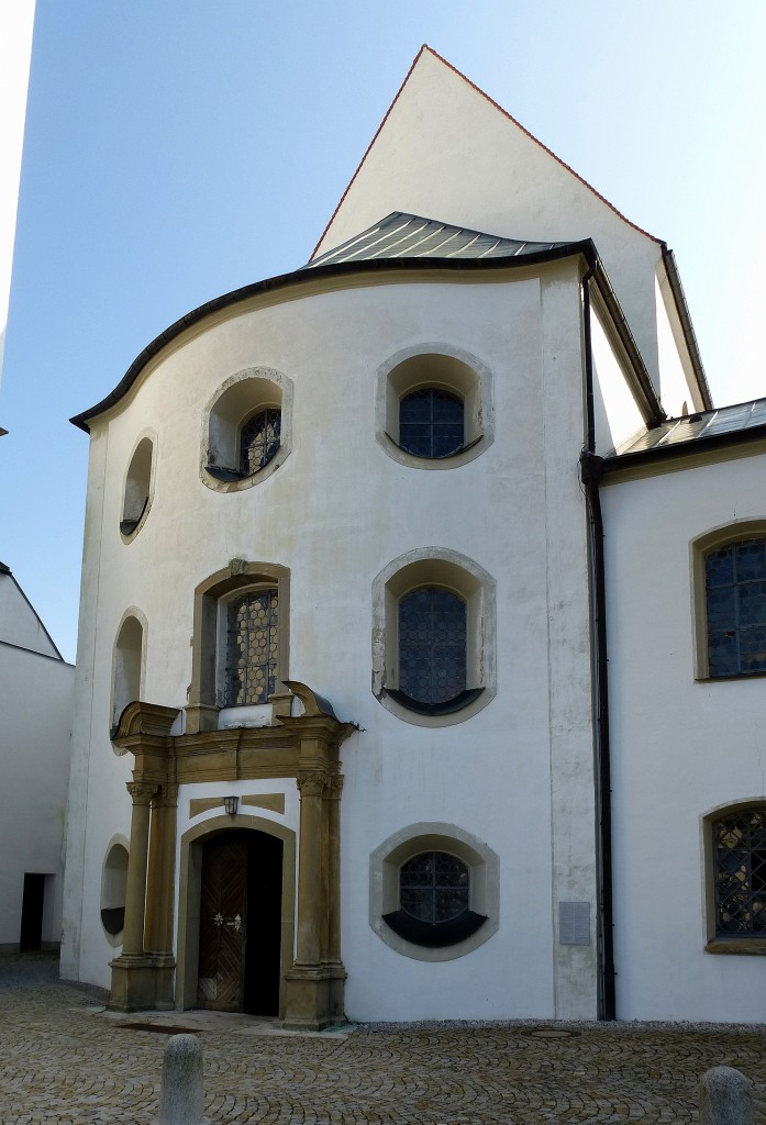 Rottenbuch, Eingangsportal der ehemaligen Stiftskirche Mari Geburt, die 1468-80 neu errichtet wurde, Sept.2014