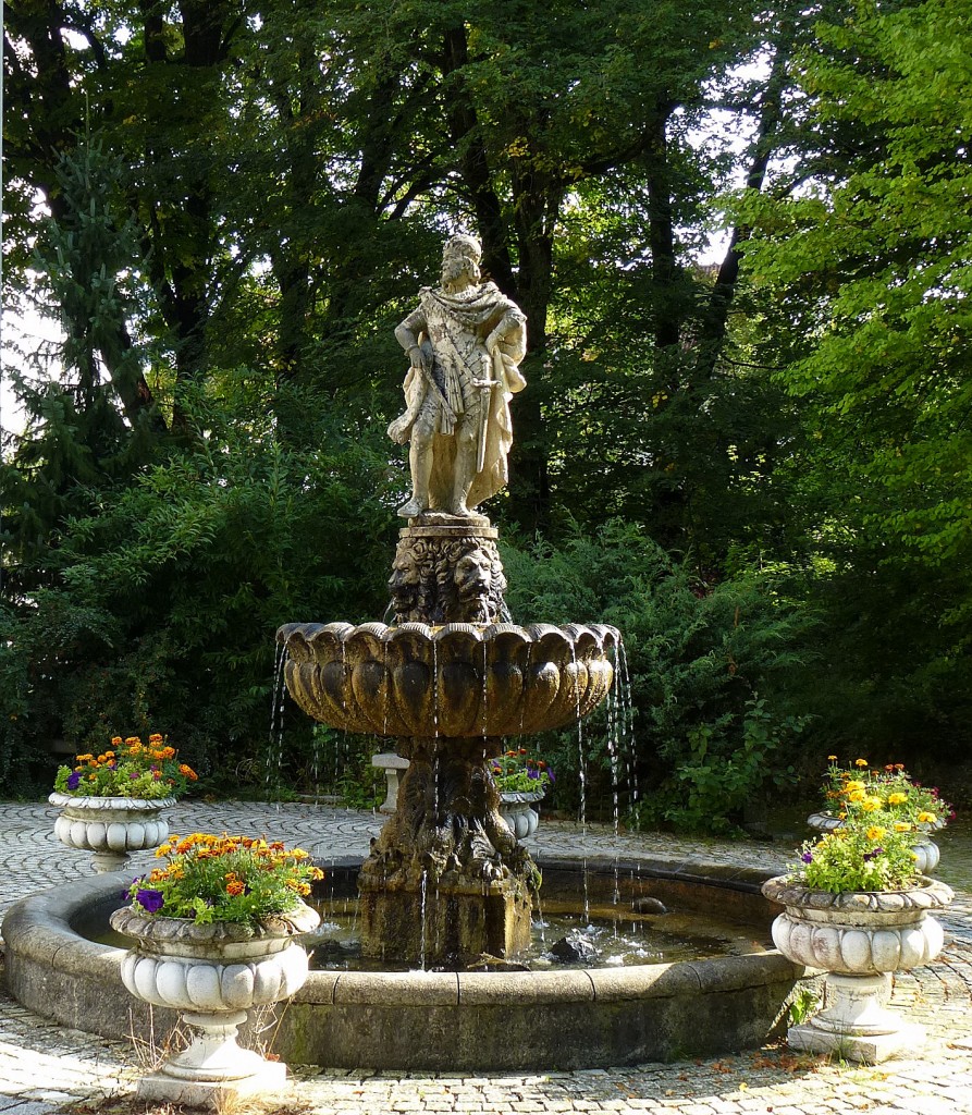 Rottenbuch, der Welfenbrunnen im Klosterhof, Sept.2014